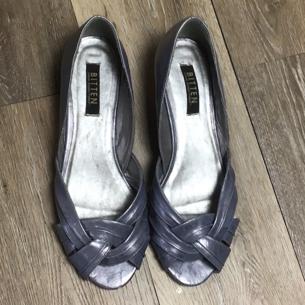 BITTEN by SJP silver metallic braided peep toe wedge sandal size 9